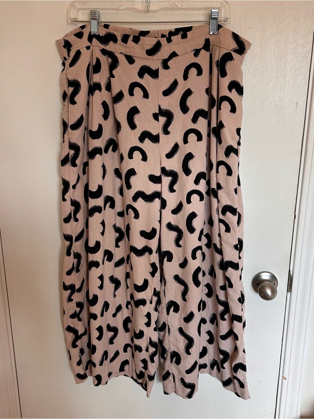 a new day tan and black wide leg cropped pants Abstract Print